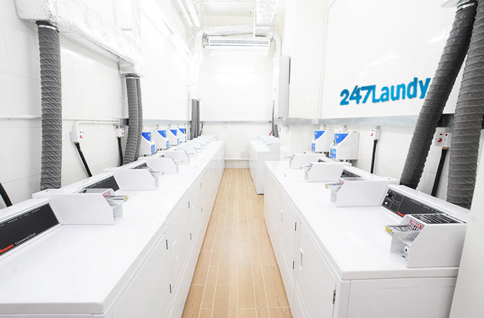 Giặt ủi 247 luôn chú trọng đầu tư những trang Trang thiết bị giặt ủi cùng máy móc hiện đại trong nghành như máy giặt, máy sấy, bàn ủi