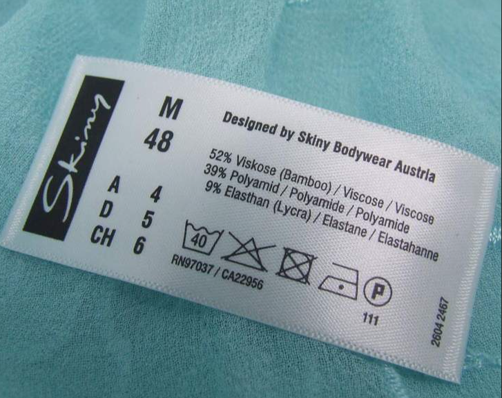 Chất liệu và cách giặt ủi tốt nhất được ghi rõ ràng trên quần áo